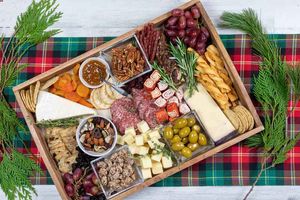 A Guide to the 10 Best Christmas Charcuterie Boards for Your Festive Feast
